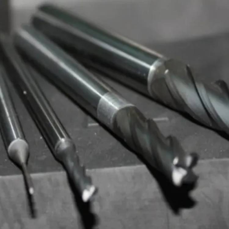 Wie langlebig ist Kohlefaser-Fräser?