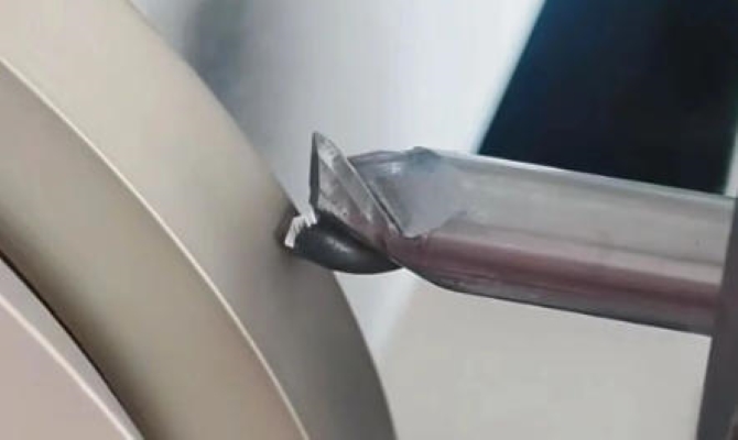 Haben Sie den Fräser direkt aus der Box benutzt? Wie kommt es, dass es in nur einer halben Stunde abgebrochen ist?